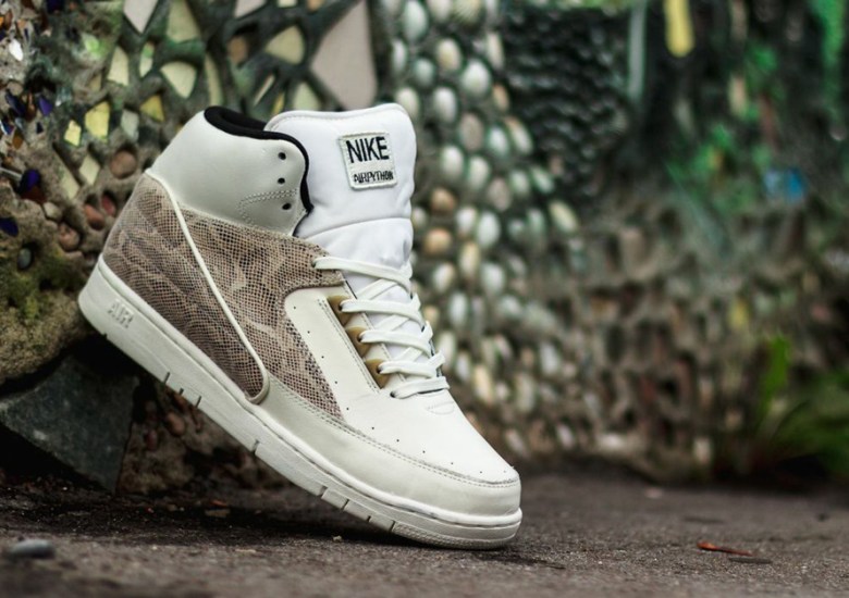 Nike Air Python – Sail – Metallic Gold