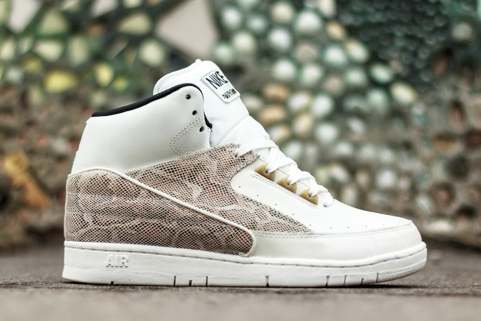 Nike Air Python Sail Black Gold 02