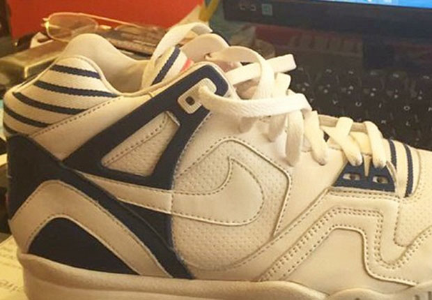 Nike Air Tech Challenge 2 "Pinstripe" Sample