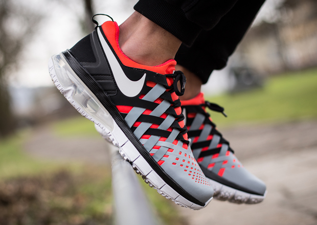 Nike Fingertrap Max Bright Crimson Dove Grey Black 1