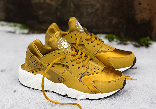 Nike WMNS Air Huarache “Bronzine”