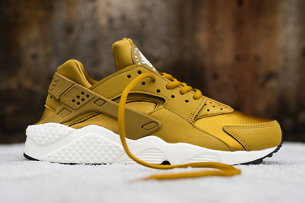 Nike Wmns Air Huarache Run Bronzine02