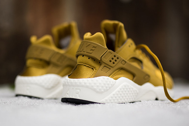 Nike Wmns Air Huarache Run Bronzine03