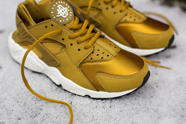 Nike Wmns Air Huarache Run Bronzine05