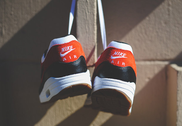 Nike Air Max 1 Essential Black Essential Orange Gum 4