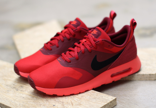 Nike Air Max Tavas "University Red" - Available