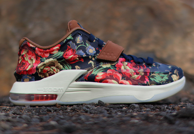 Nike KD 7 EXT "Floral" - Arriving at Retailers