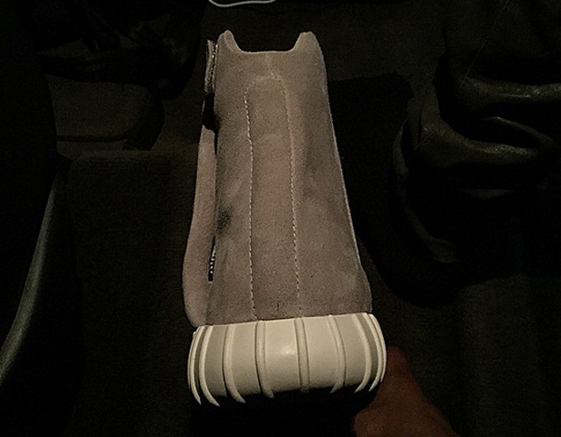 Adidas Yeezy Boost 2