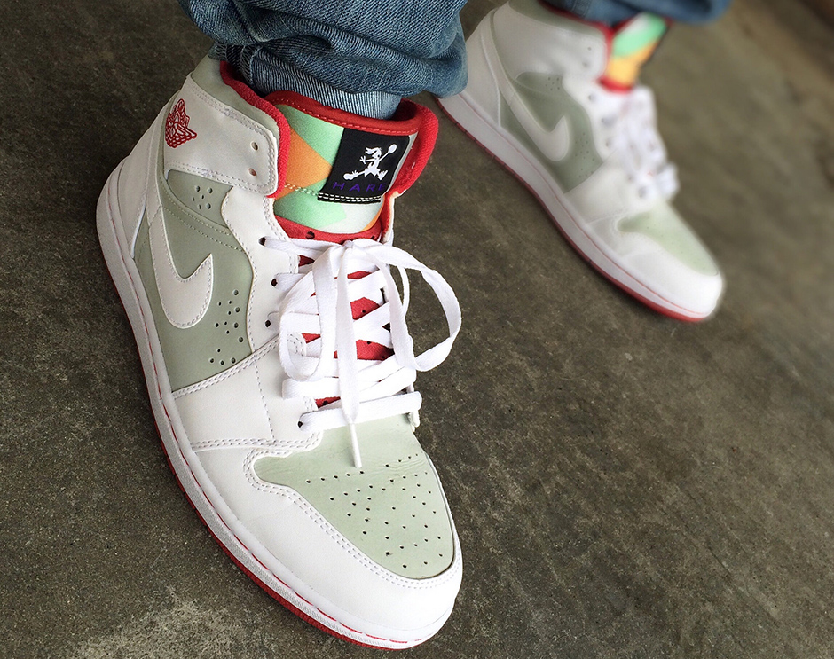 Air Jordan 1 Mid Hare