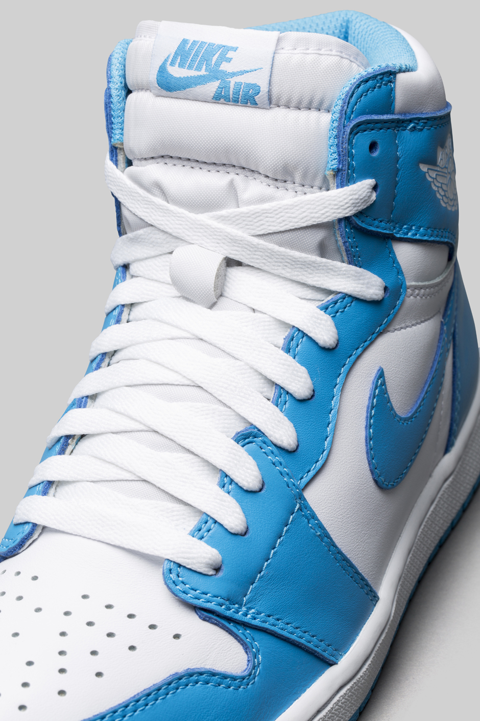 Air Jordan 1 Retro High Og Unc Holiday 2015 4