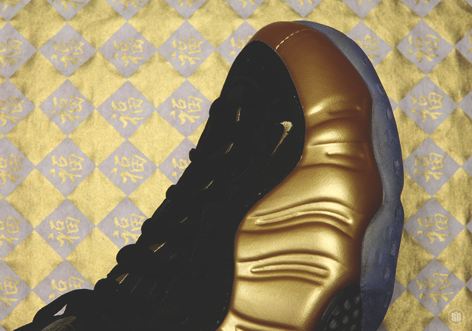 Detailed Look Nike Foamposite One Gold 05