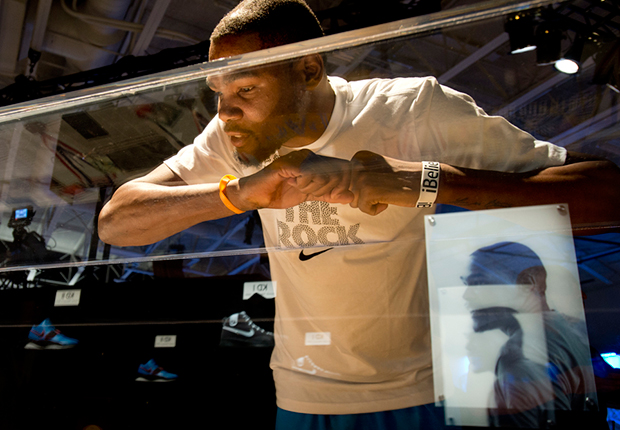 Kevin Durant Pokes Fun At His Injury, “Leaks” Nike KD 8