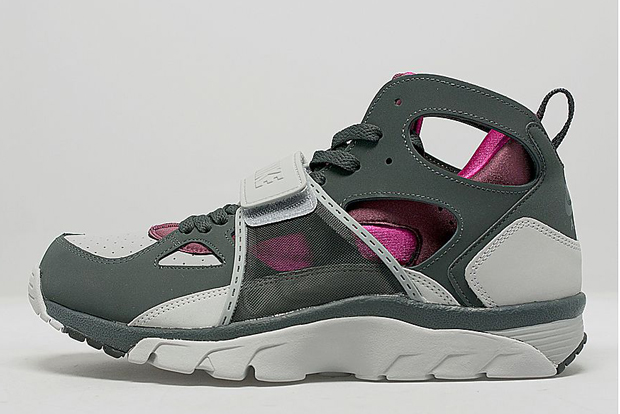 Nike Air Trainer Huarache Wolf Grey Pink 02