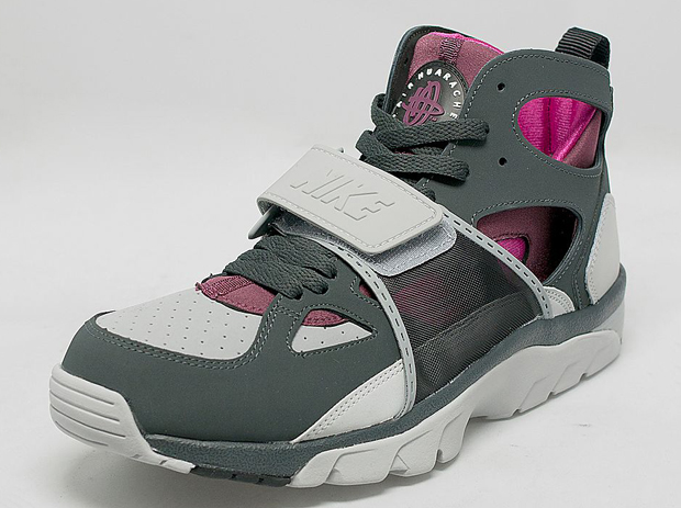 Nike Air Trainer Huarache Wolf Grey Pink 03