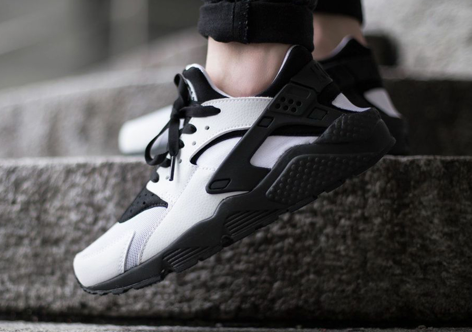 Nike Wmns Huarache White Black 02