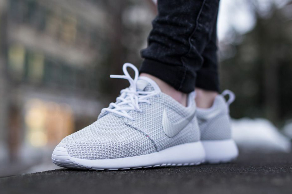 Nike Wmns Roshe Run Metallic Platinum 03