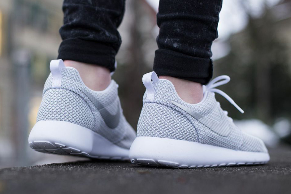 Nike Wmns Roshe Run Metallic Platinum 04