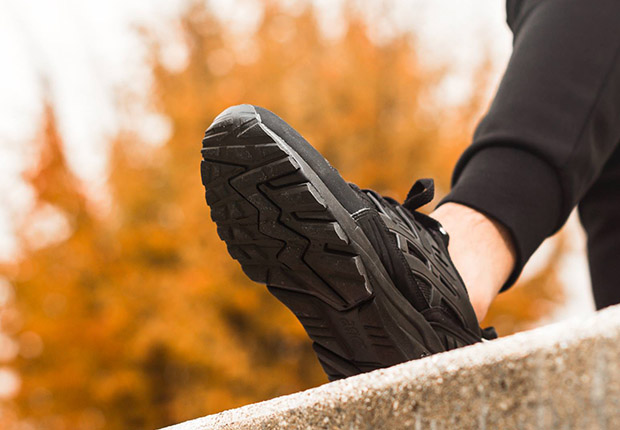 Asics Gel Kayano Blackout 4