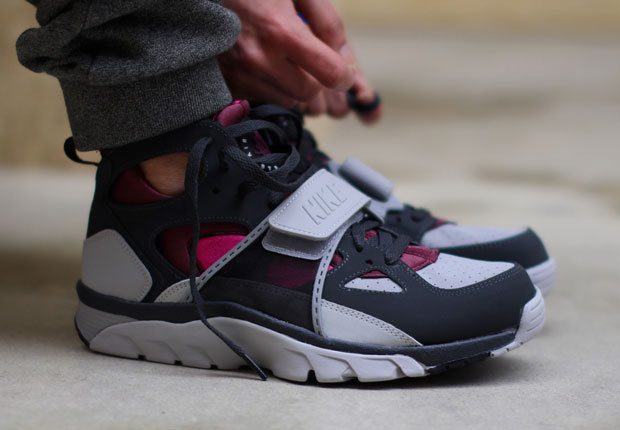 Nike Air Trainer Huarache Fireberry 1