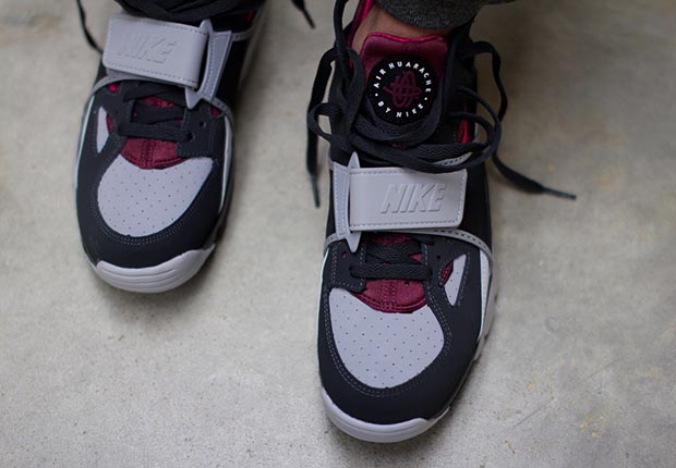 Nike Air Trainer Huarache Fireberry 3