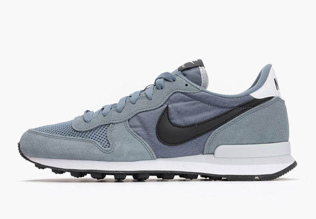 Nike Internationalist Blue Graphite 1