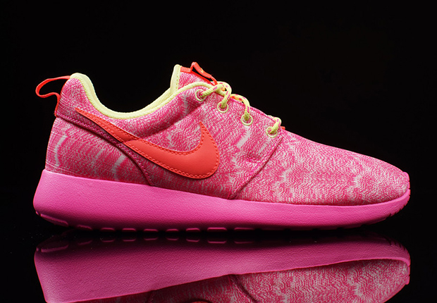 Nike Roshe Run Gs Pink Static 2