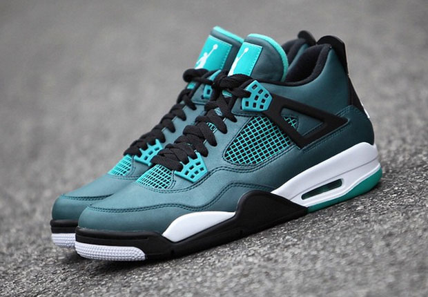 A Detailed Look at the Air Jordan 4 Retro "Teal"