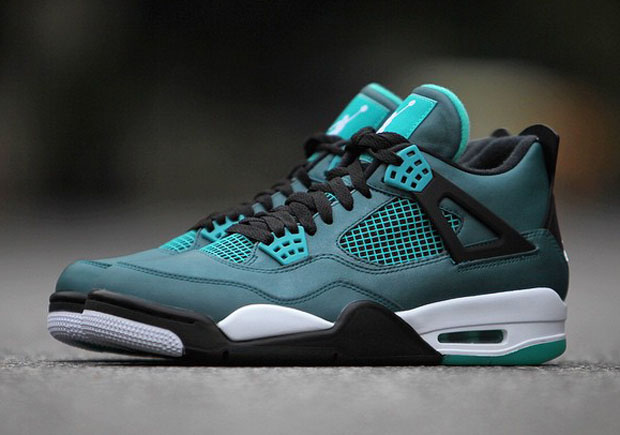 Detailed Look At Air Jordan 4 Teal 02