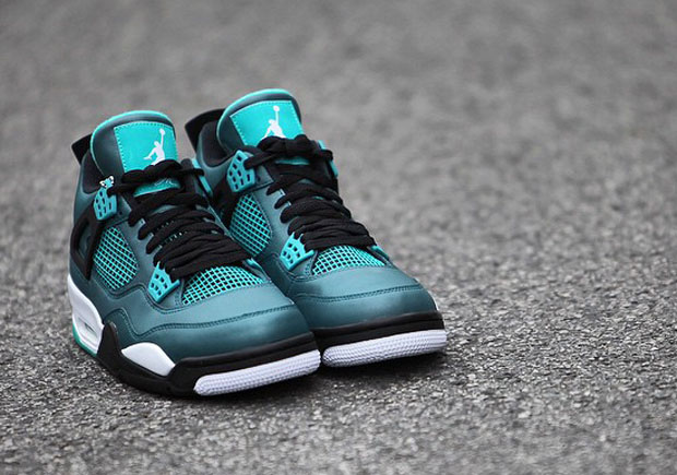 Detailed Look At Air Jordan 4 Teal 04