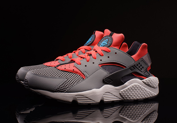 Nike Air Huarache Grey Crimson 1