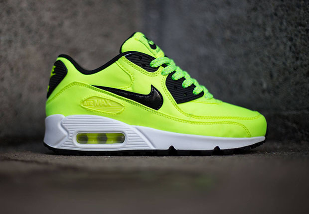 Nike Air Max 90 Volt 1