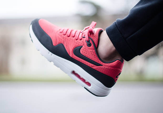 Nike Air Max Moire Bred 2