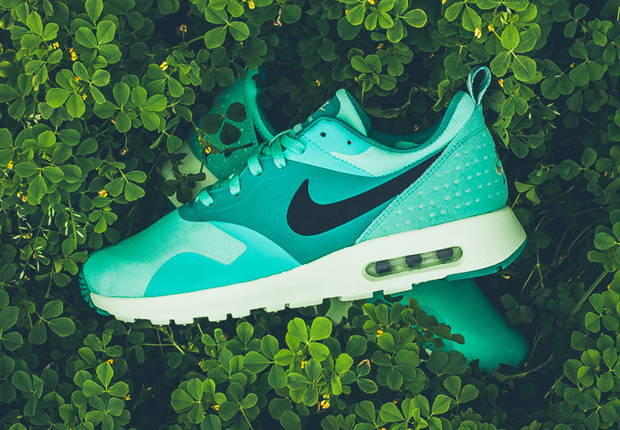 Nike Air Max Tavas "Green Glow"