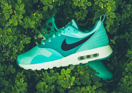 Nike Air Max Tavas “Green Glow”