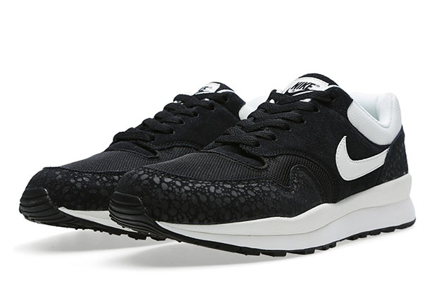 Nike Air Safari - Black - Sail