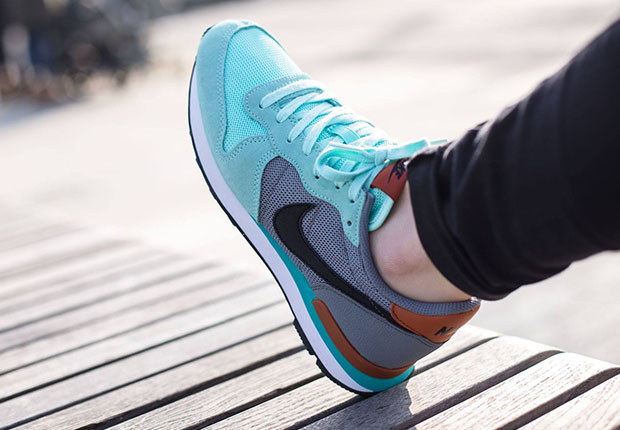 Nike Womens Internationalist Artisan Teal Dark Russet 2