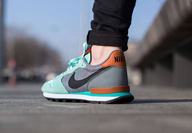 Nike Womens Internationalist Artisan Teal Dark Russet 3