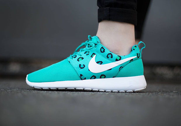 Nike Womens Roshe Run Leopard Print Teal 2