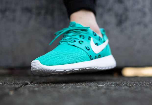 Nike Womens Roshe Run Leopard Print Teal 4