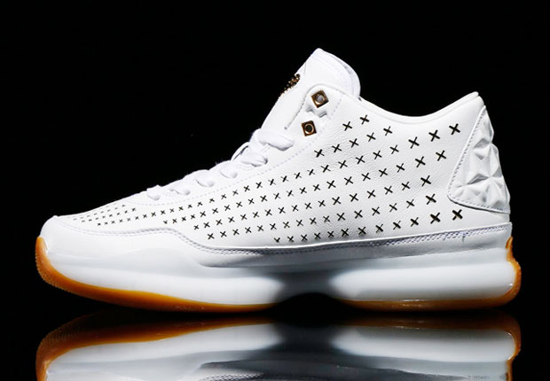 Kobe 10 Ext Mid White Gold 3