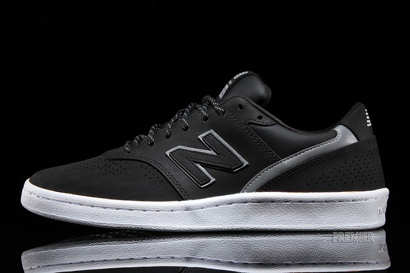 new-balance-ct-700-urban-cycling-black-white-02