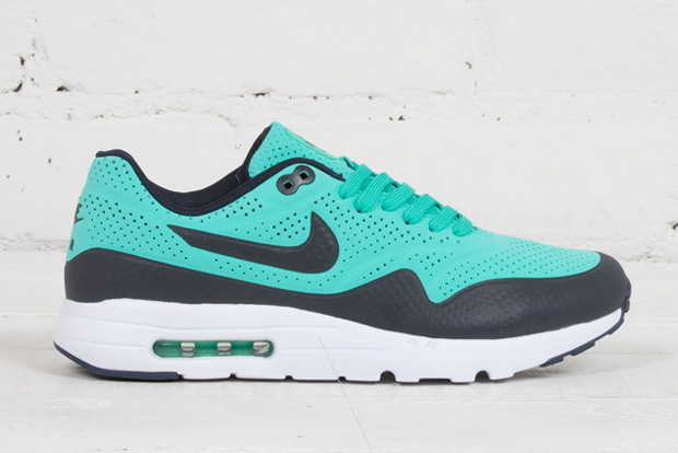 nike-air-max-1-ultra-moire-menta-dark-obsidian-02