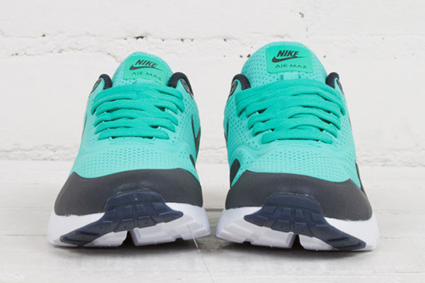 nike-air-max-1-ultra-moire-menta-dark-obsidian-03