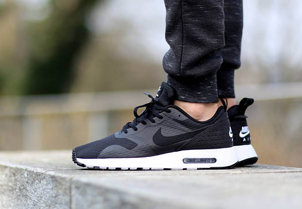 nike-air-max-tavas-black-white-3