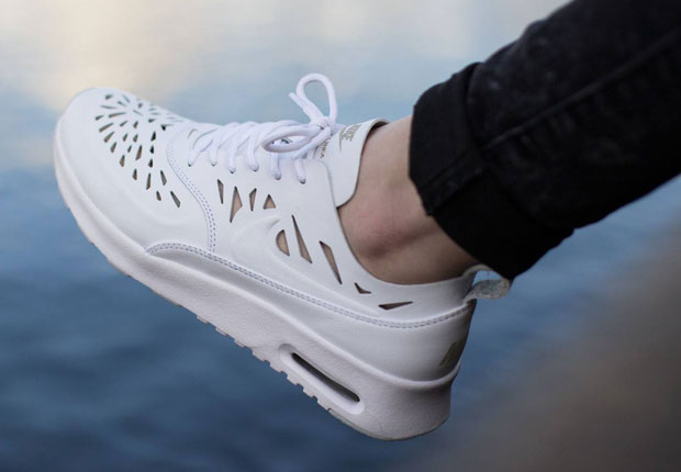 Go Sockless With the Nike Air Max Thea Joli