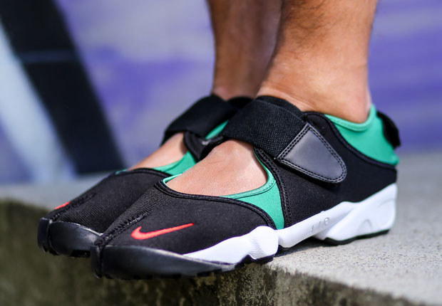 Nike Air Rift Black Green Red Og On Foot 1