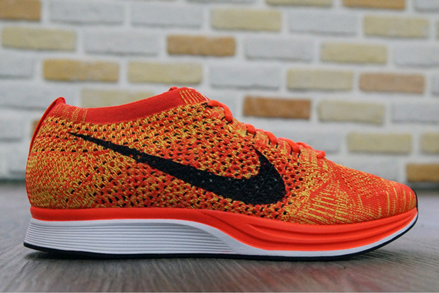 nike-flyknit-racer-bright-crimson-002