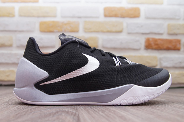 Nike Hyperchase – Black – Metallic Silver