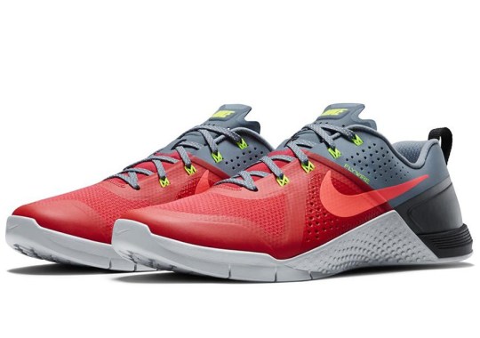 Nike MetCon 1 “Daring Red”