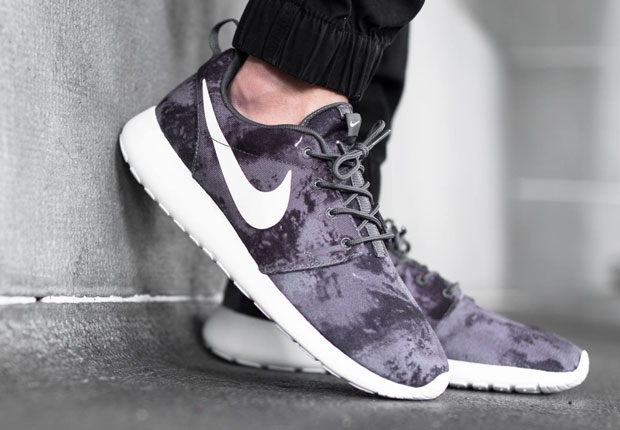 Nike Roshe One Print Dark Grey Bleached 1